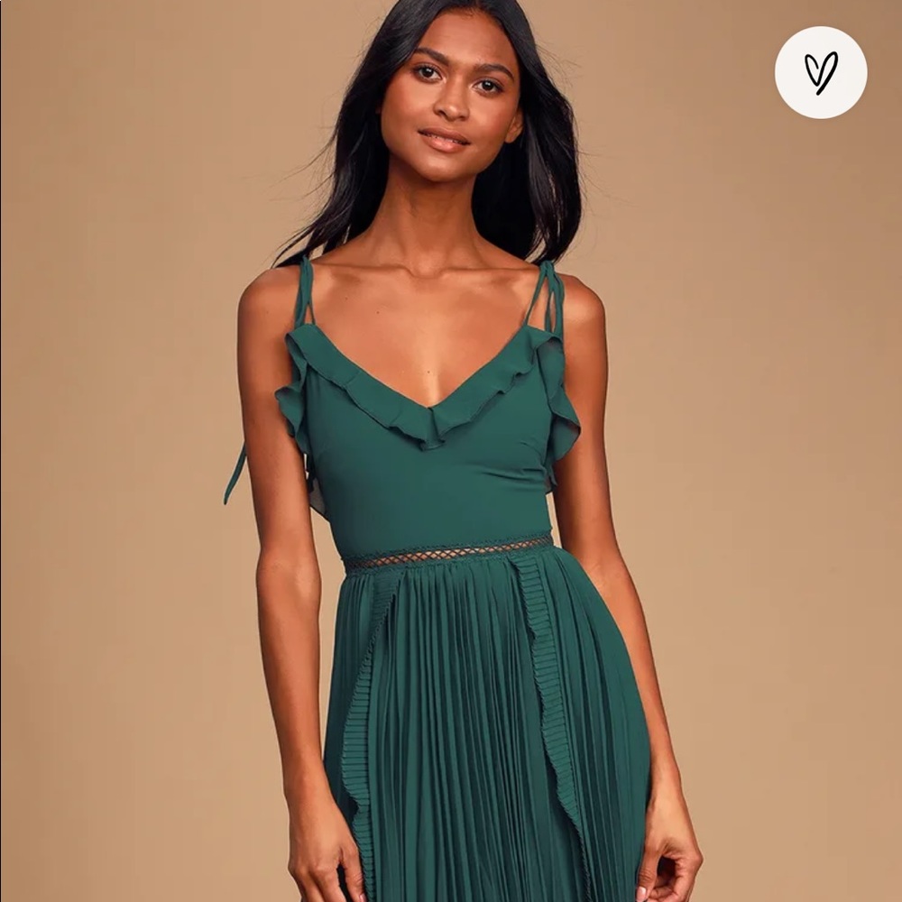 NWOT Beautiful Green Pleated Dress